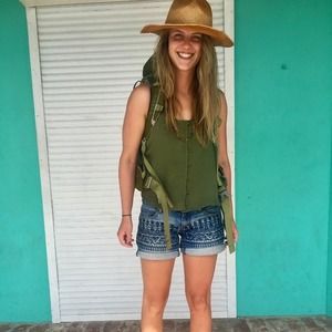 Meet your Posher, Laura